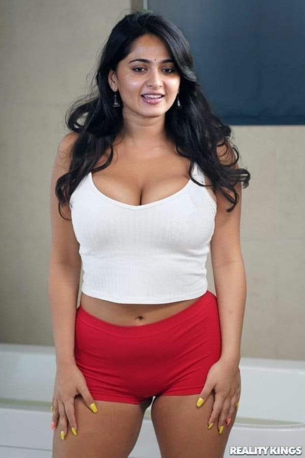 Anushka Shetty Seducing Bikini Photos Sexy Cleavage Images